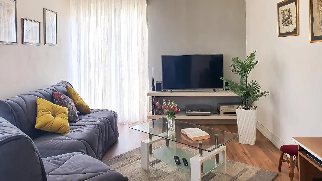 Stadium Apartment Split