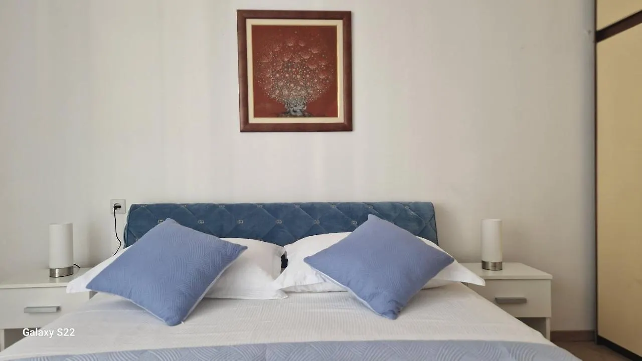 Stadium Apartment Split